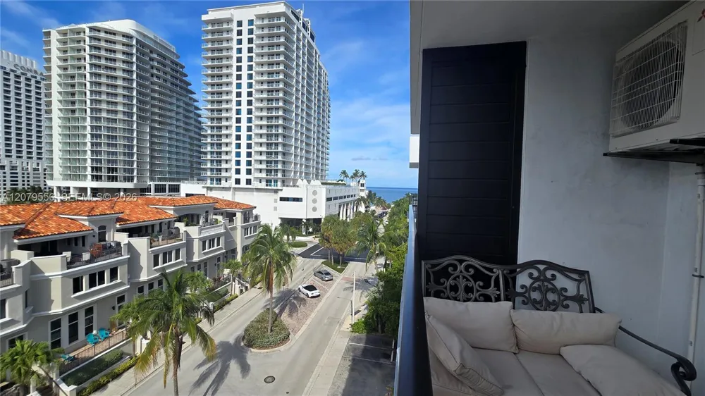 3000 Riomar St #703 Fort Lauderdale, FL 33304