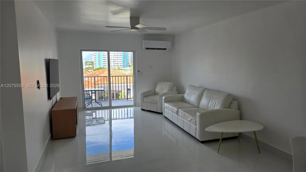 3000 Riomar St #703 Fort Lauderdale, FL 33304