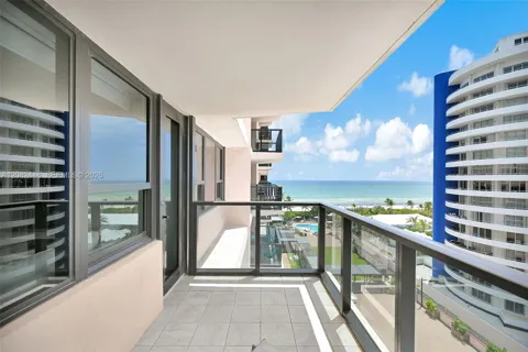 5225 Collins Ave #1015