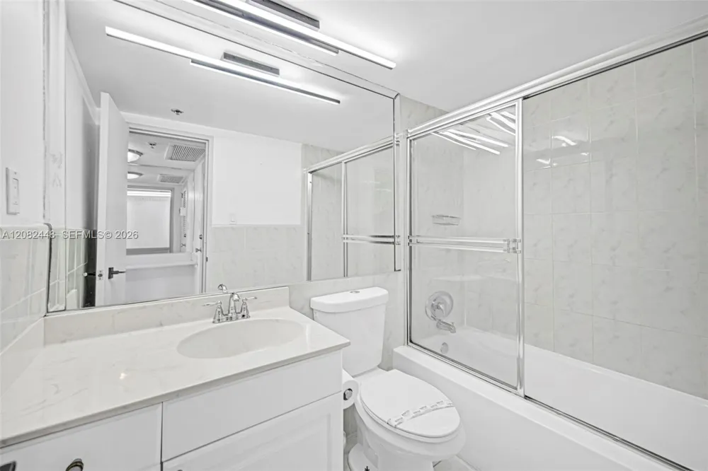 5225 Collins Ave #1015 Miami Beach, FL 33140