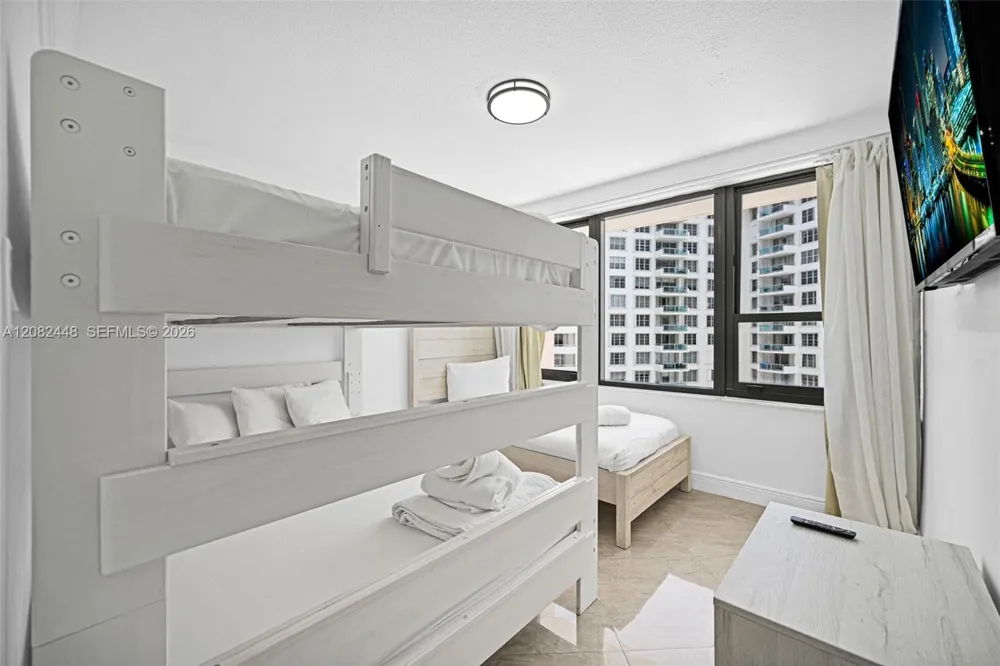 5225 Collins Ave #1015 Miami Beach, FL 33140