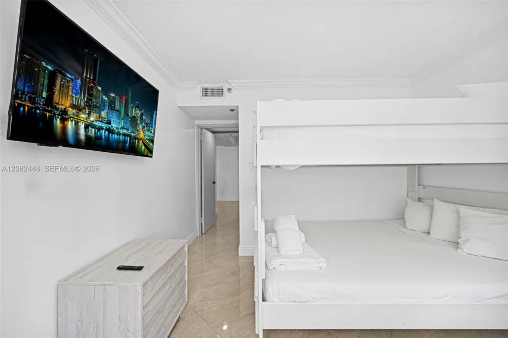 5225 Collins Ave #1015 Miami Beach, FL 33140