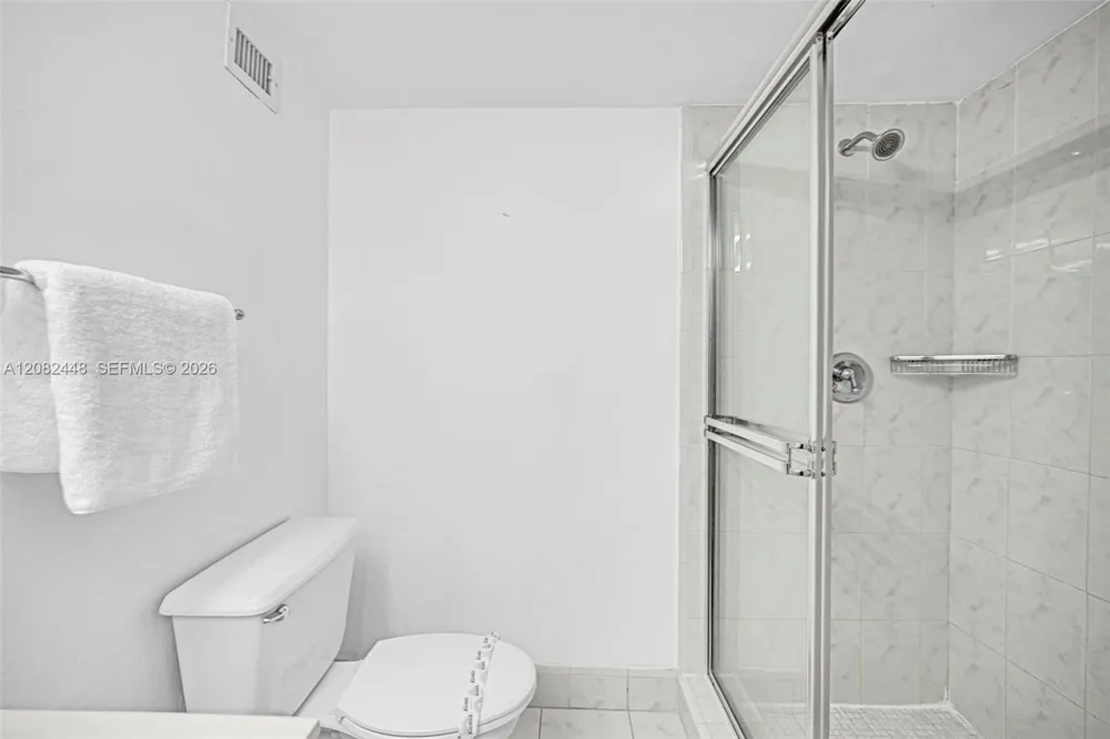 5225 Collins Ave #1015 Miami Beach, FL 33140