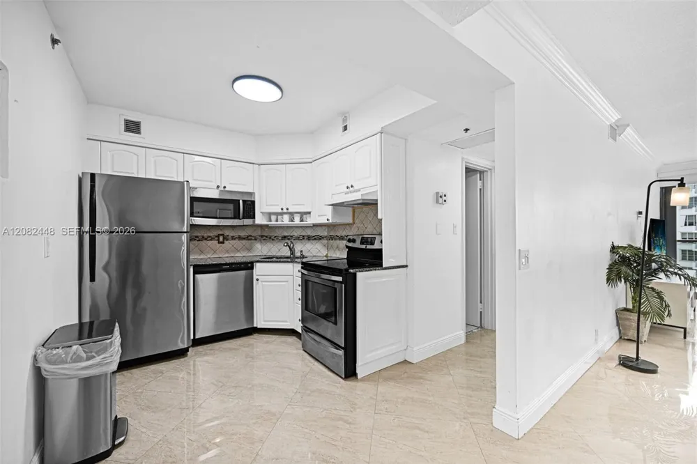 5225 Collins Ave #1015 Miami Beach, FL 33140