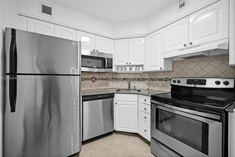 5225 Collins Ave #1015 Miami Beach, FL 33140