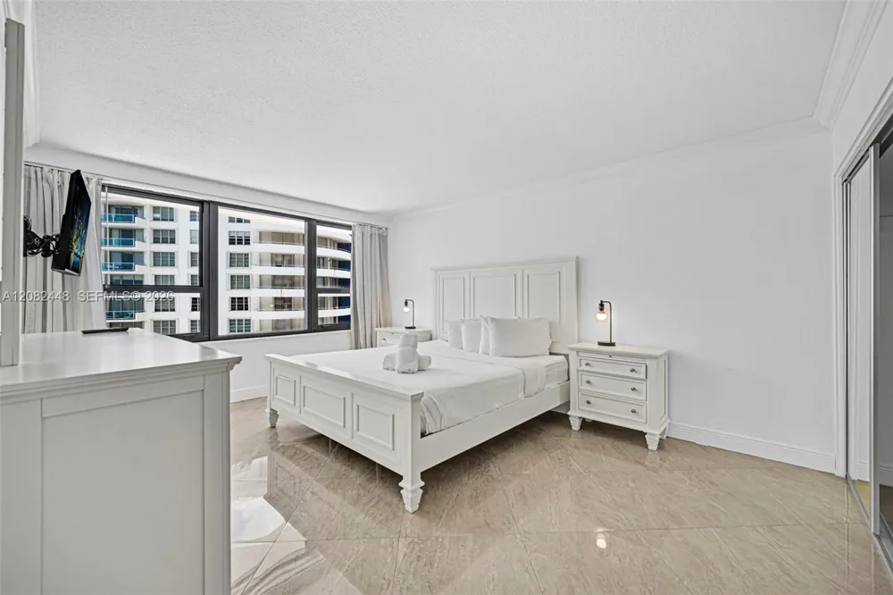 5225 Collins Ave #1015 Miami Beach, FL 33140