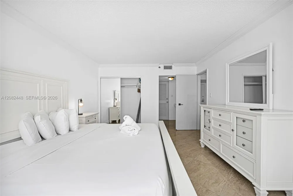 5225 Collins Ave #1015 Miami Beach, FL 33140