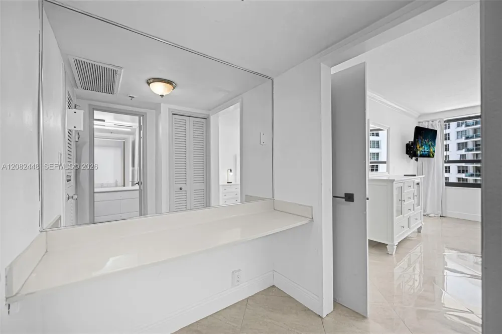 5225 Collins Ave #1015 Miami Beach, FL 33140
