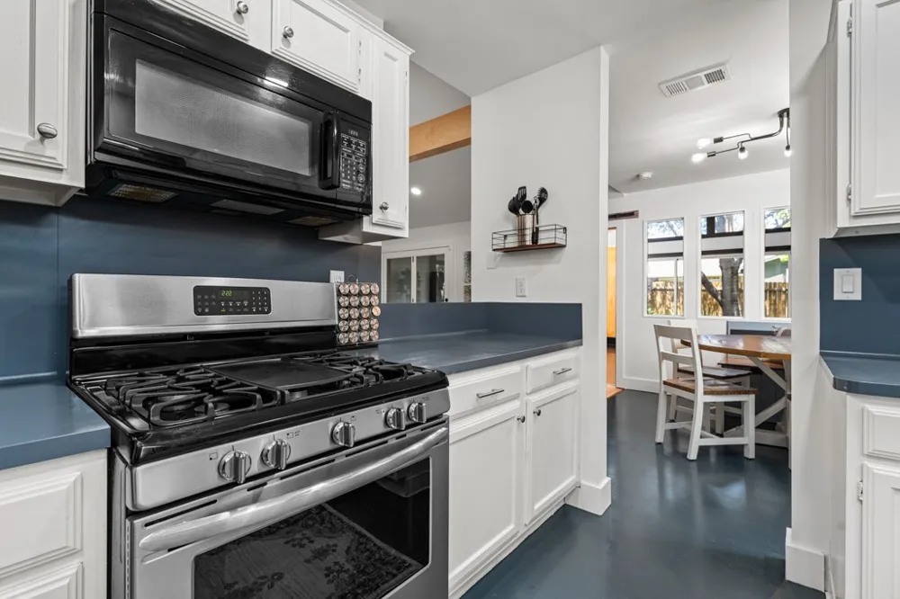 1502 Quail Run Road Pflugerville, TX 78660