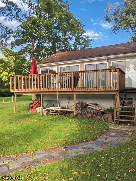 37 Smith St Hope, NJ 07825