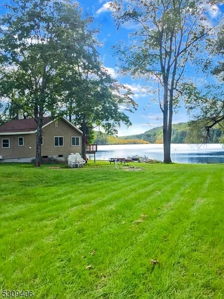 37 Smith St Hope, NJ 07825