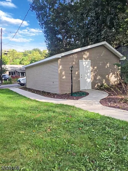 37 Smith St Hope, NJ 07825