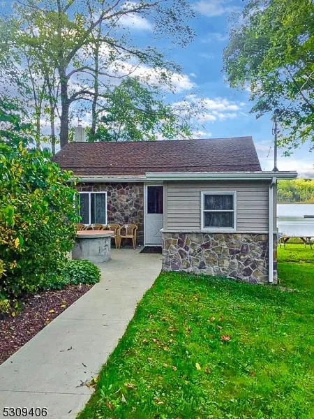 37 Smith St Hope, NJ 07825