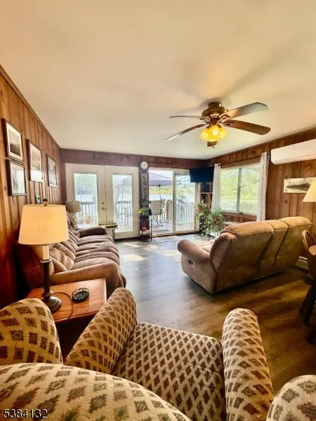 37 Smith St Hope, NJ 07825