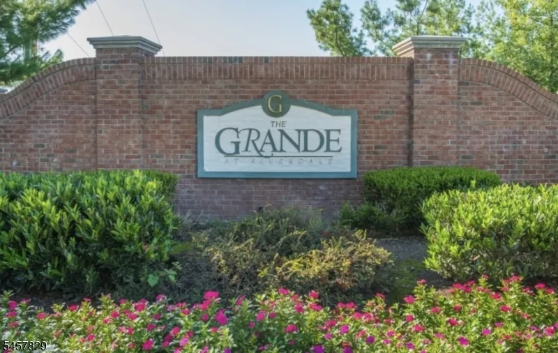6214 Brookhaven Ct Riverdale, NJ 07457