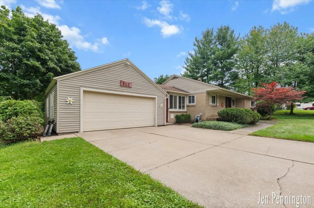 310 Kinney Avenue NW Grand Rapids, MI 49534