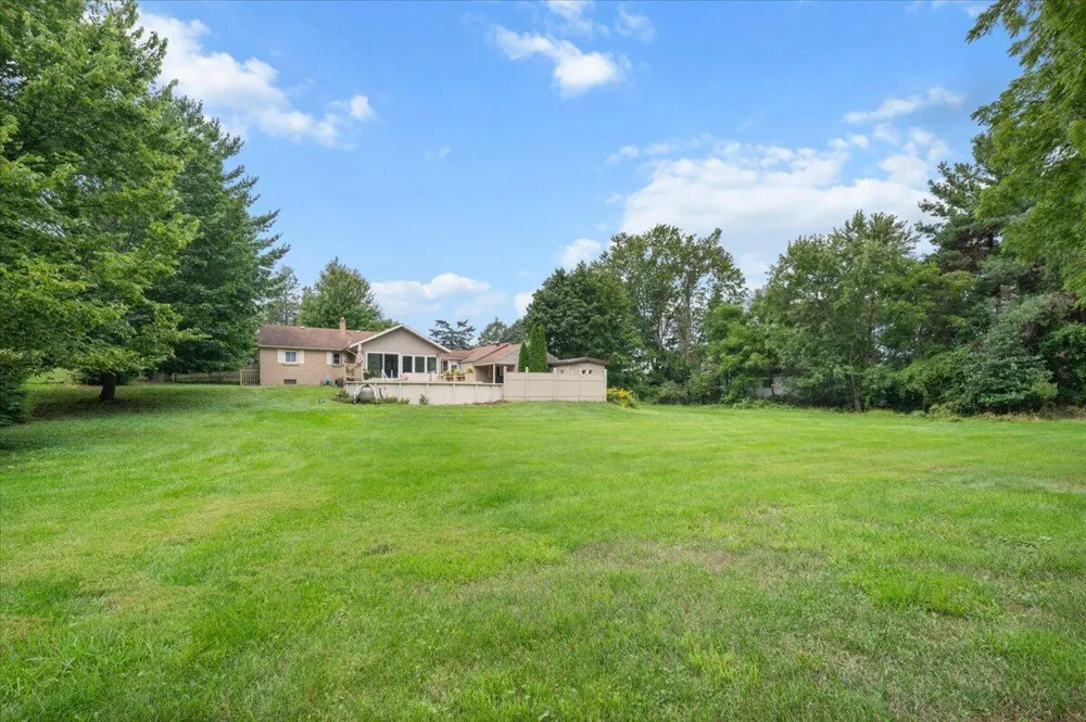 310 Kinney Avenue NW Grand Rapids, MI 49534