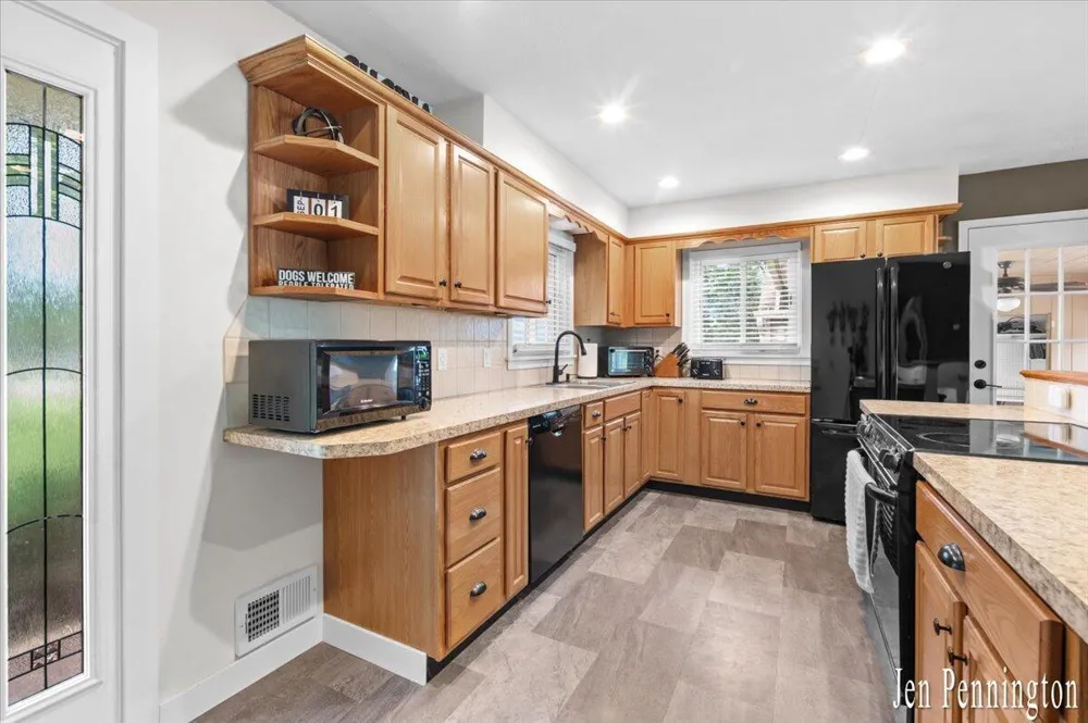 310 Kinney Avenue NW Grand Rapids, MI 49534