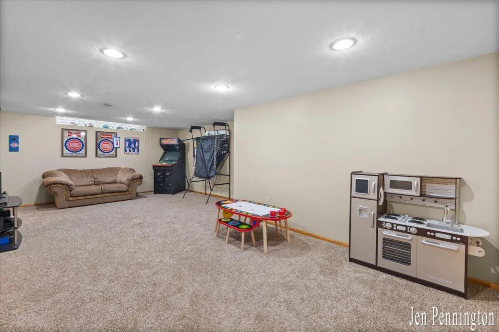 310 Kinney Avenue NW Grand Rapids, MI 49534