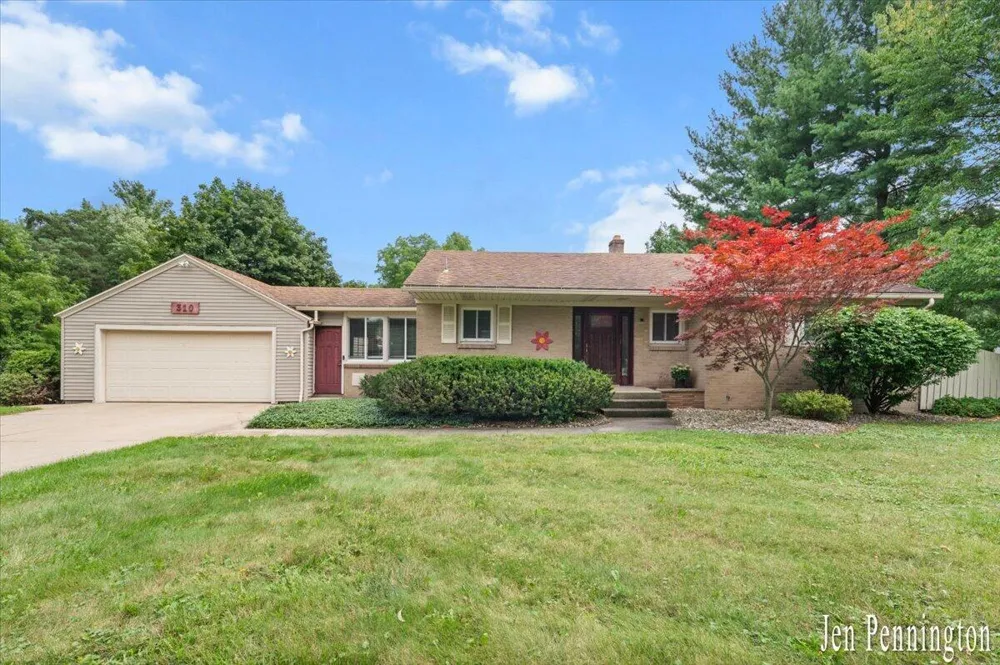 310 Kinney Avenue NW Grand Rapids, MI 49534