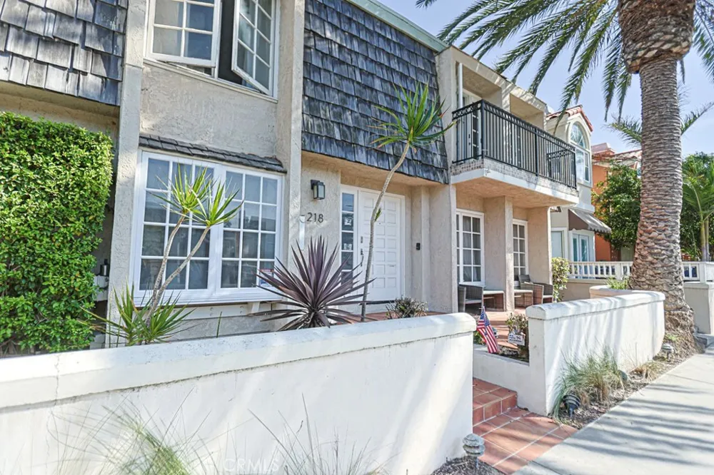 218 16th #A Huntington Beach, CA 92648