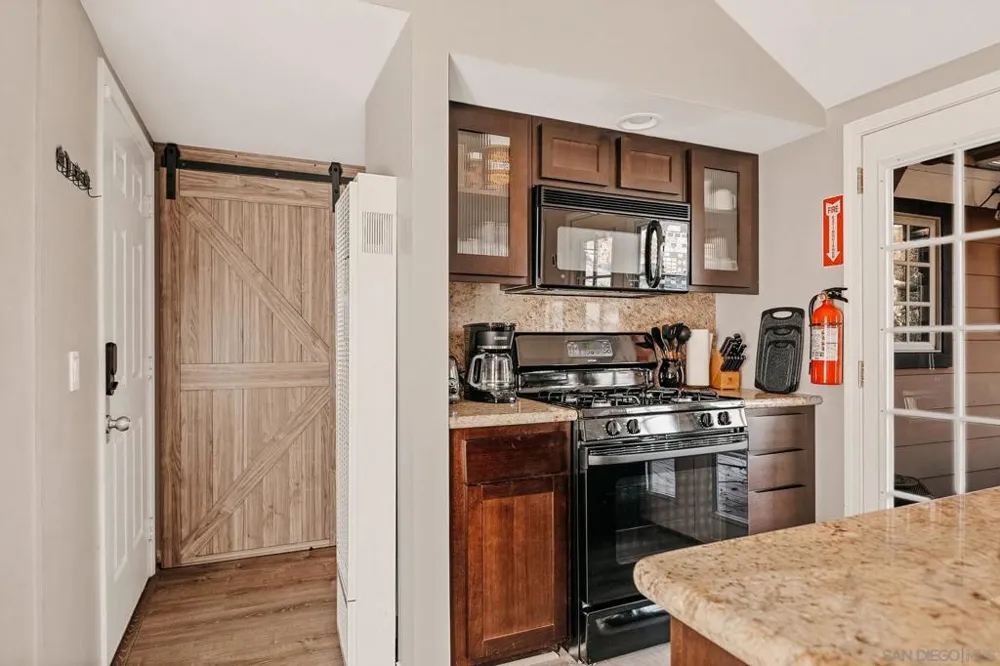 590 Oak Knoll Circle Green Valley Lake, CA 92341