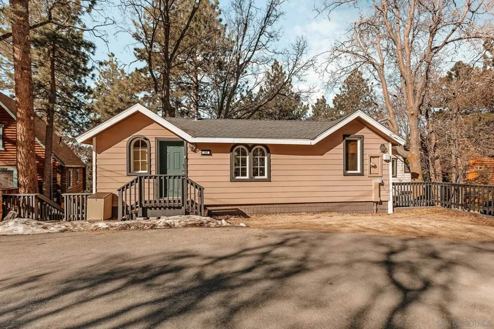 590 Oak Knoll Circle Green Valley Lake, CA 92341