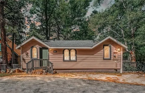 590 Oak Knoll Circle