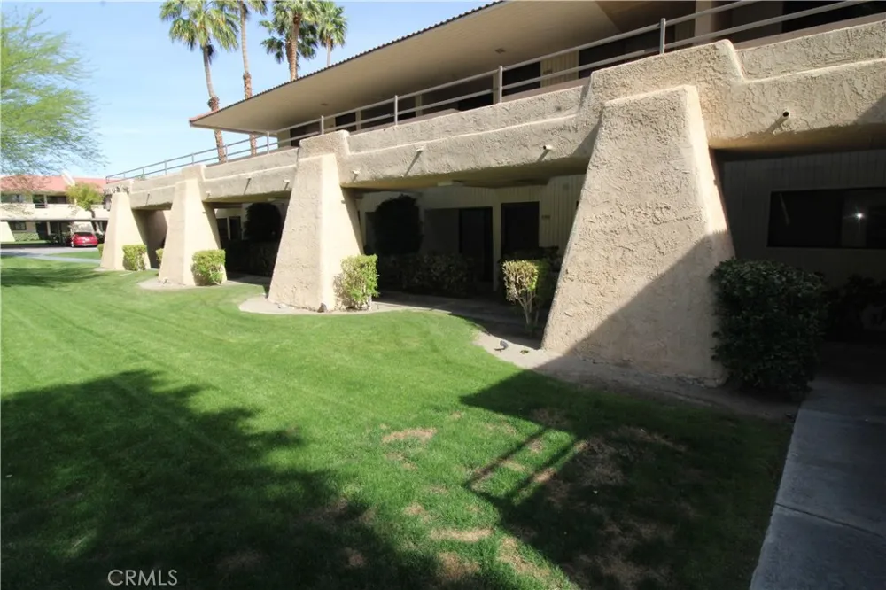 2800 E Los Felices Circle #113 Palm Springs, CA 92262