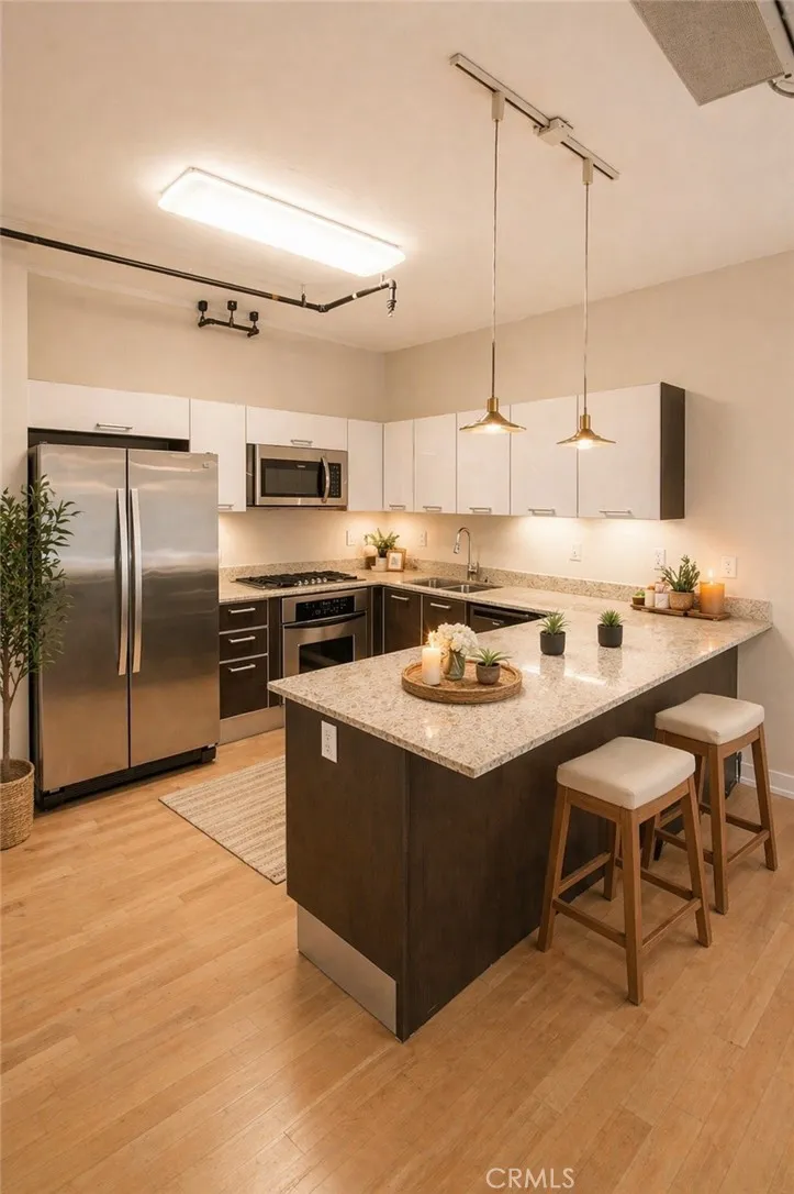 645 W 9th Los Angeles, CA 90015