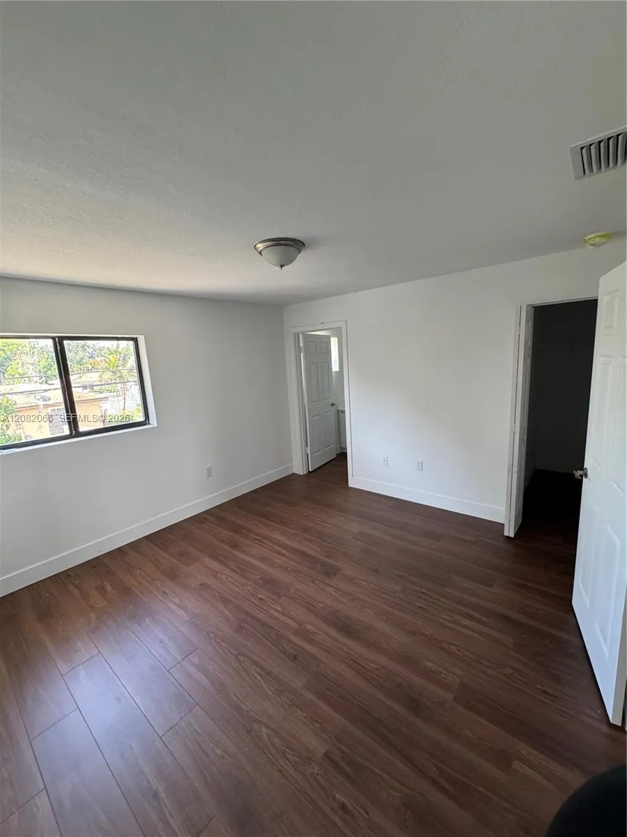 1152 NW 115 Miami, FL 33150
