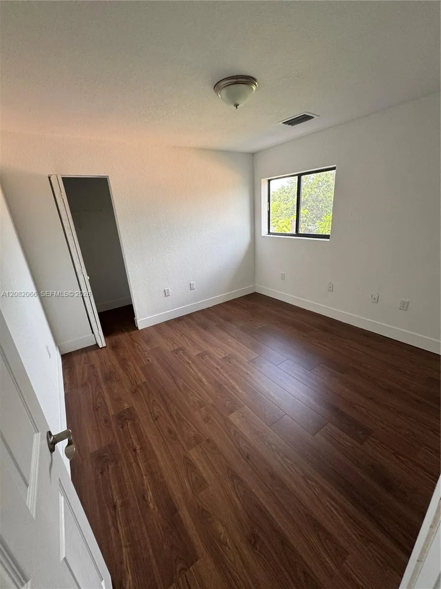 1152 NW 115 Miami, FL 33150