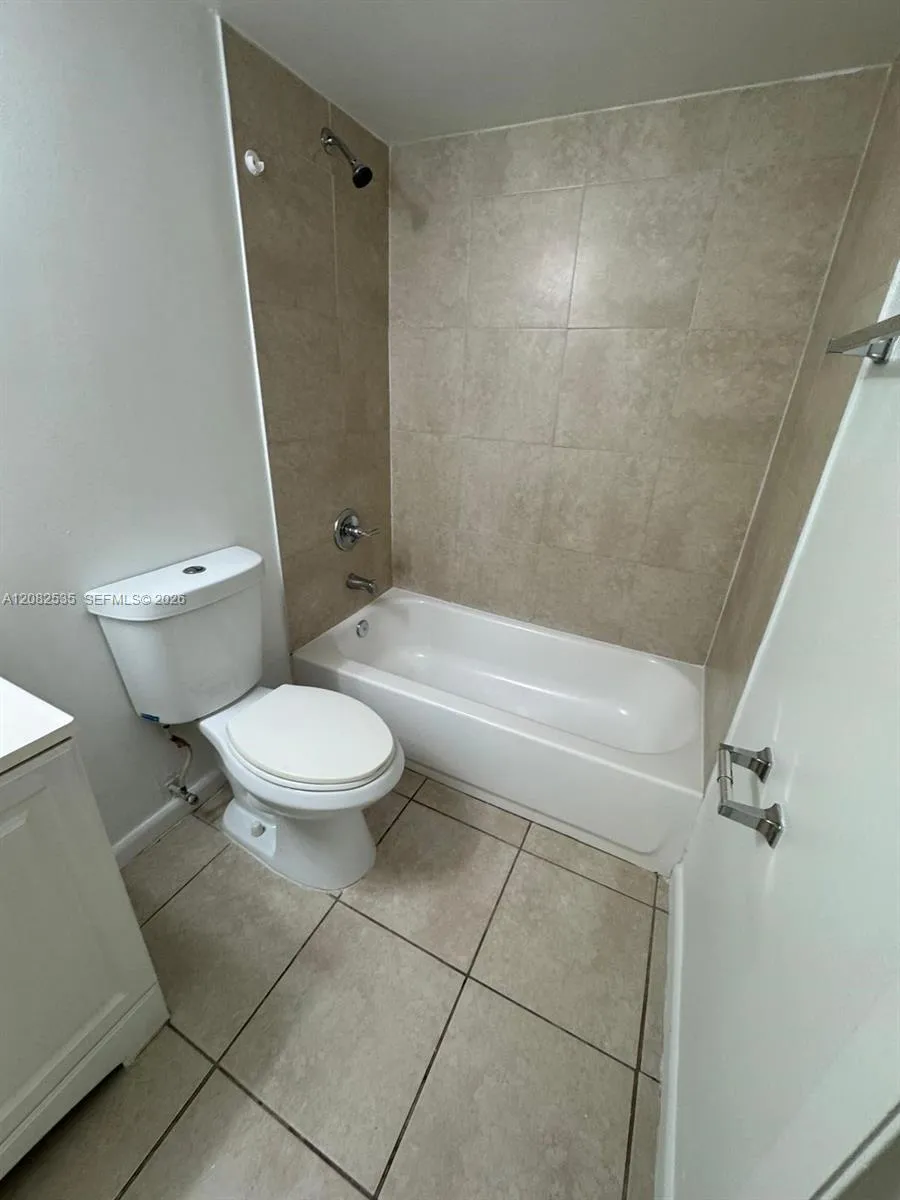 2401 Van Buren St #APT 18 Hollywood, FL 33020