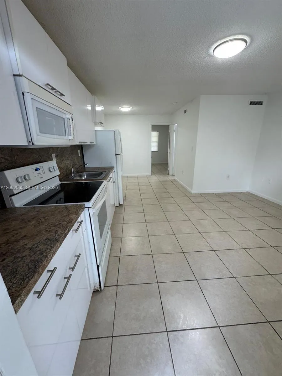 2401 Van Buren St #APT 18 Hollywood, FL 33020