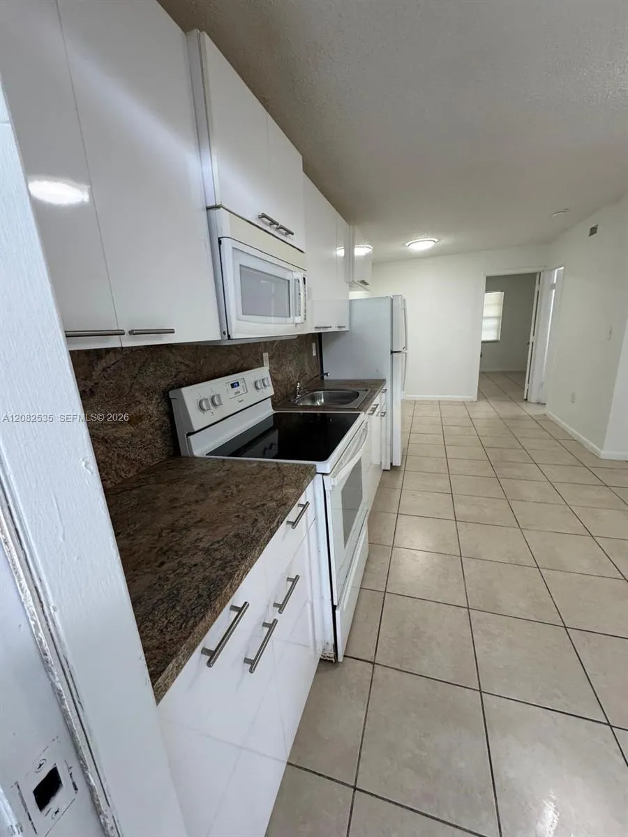 2401 Van Buren St #APT 18 Hollywood, FL 33020
