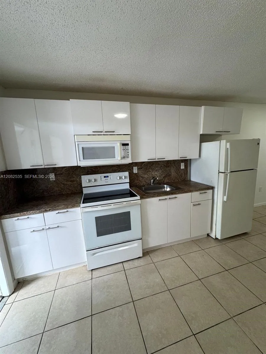 2401 Van Buren St #APT 18 Hollywood, FL 33020