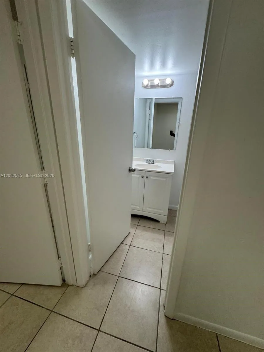 2401 Van Buren St #APT 18 Hollywood, FL 33020