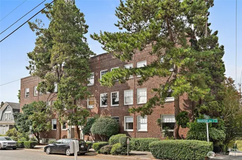 321 Boylston Avenue E #404