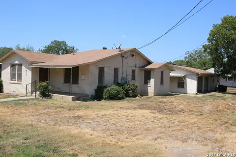901 Houston