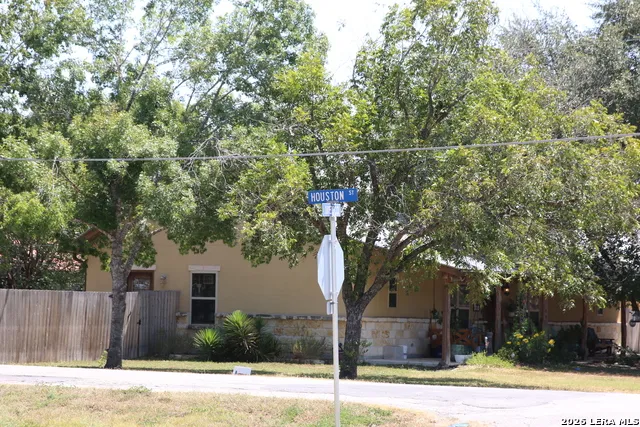 901 Houston Castroville, TX 78009