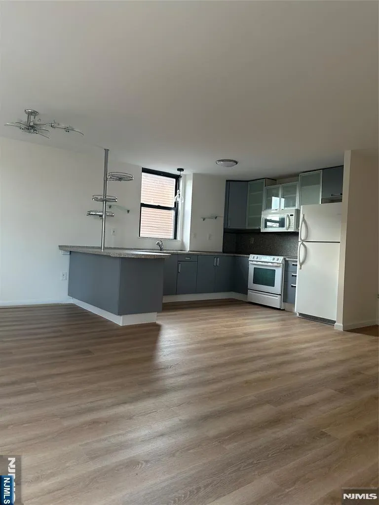 200 Division Cliffside Park, NJ 07010