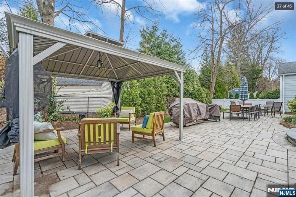 709 Albert Place Ridgewood, NJ 07450