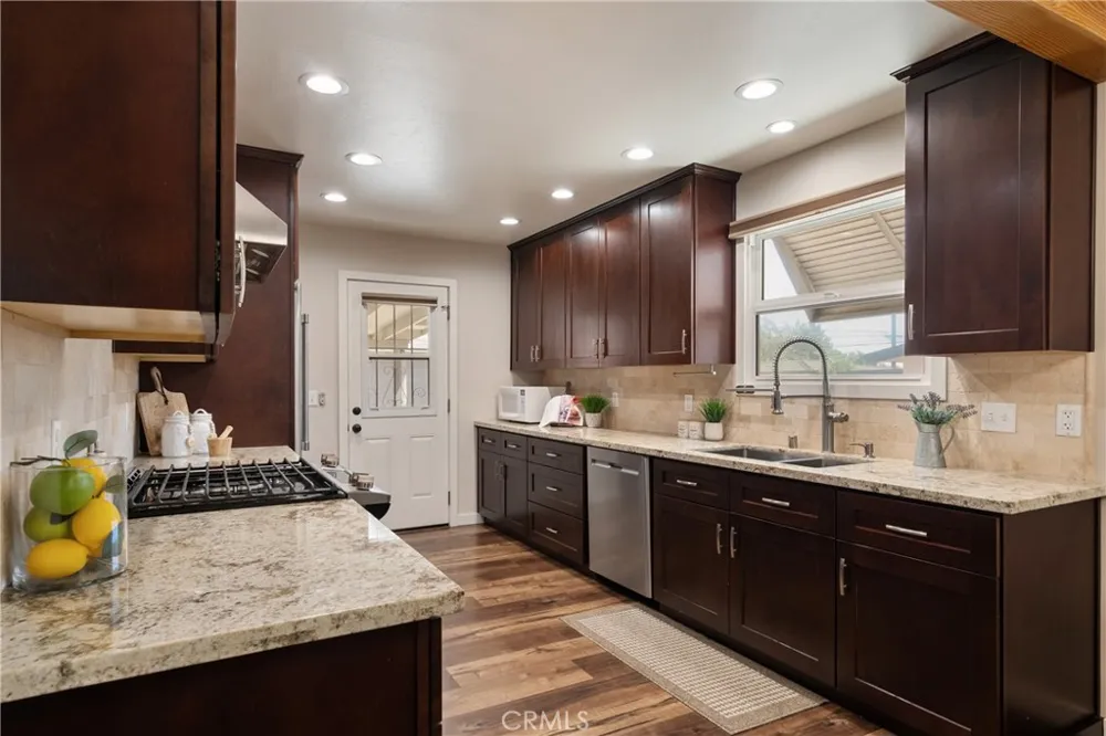 686 Ukiah Way Upland, CA 91786