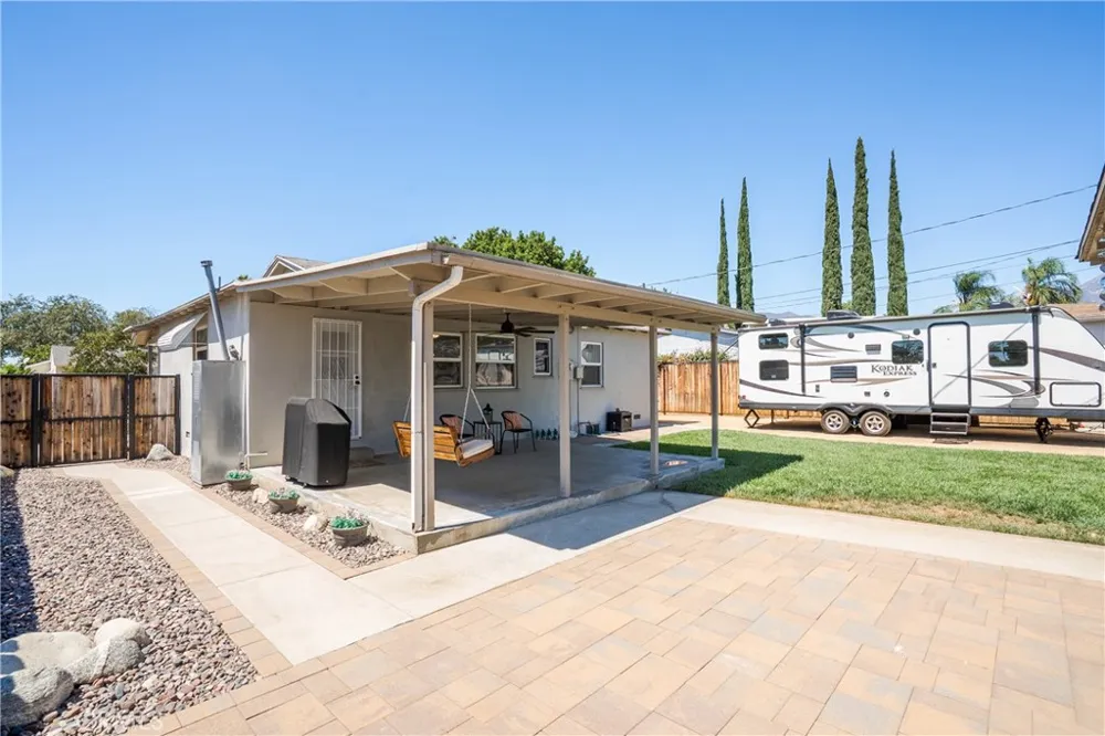 686 Ukiah Way Upland, CA 91786