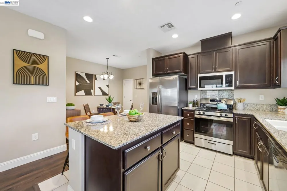 1252 Detroit Ave #5 Concord, CA 94520