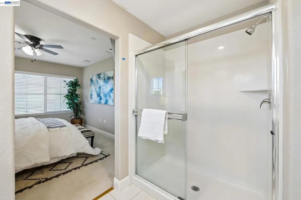 1252 Detroit Ave #5 Concord, CA 94520