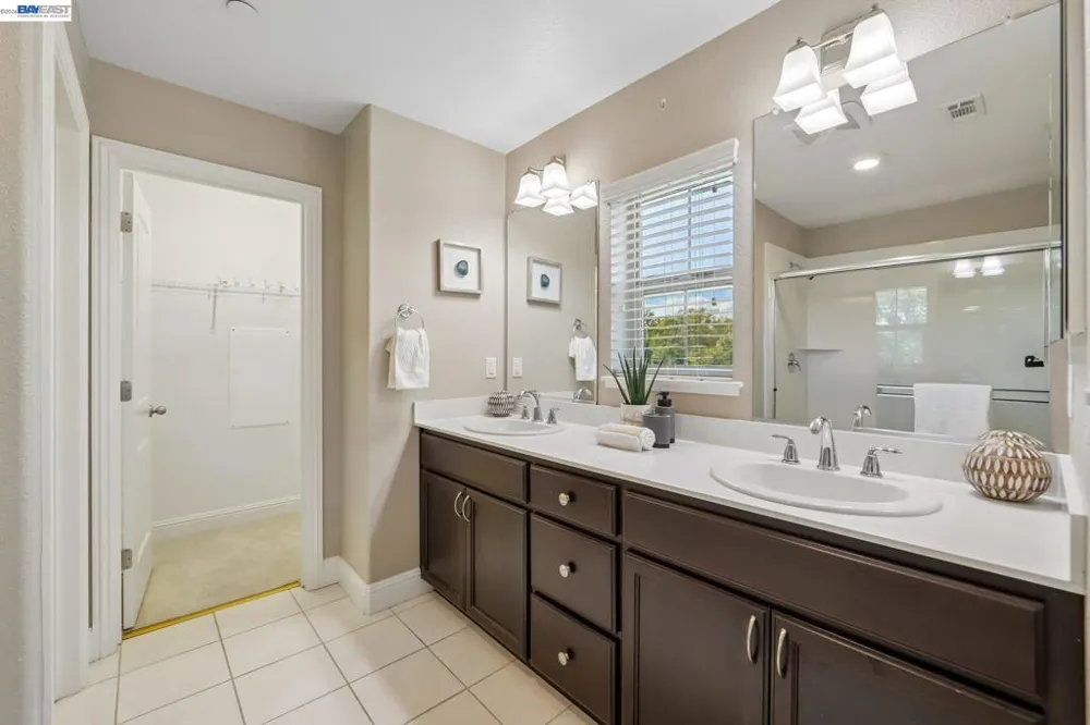1252 Detroit Ave #5 Concord, CA 94520