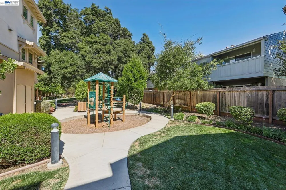1252 Detroit Ave #5 Concord, CA 94520