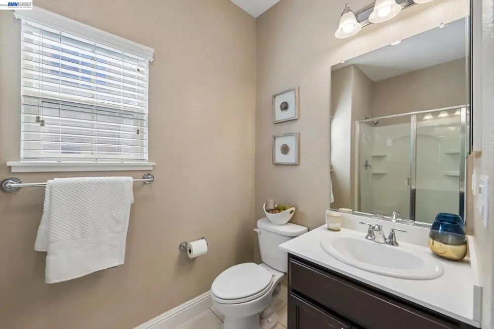 1252 Detroit Ave #5 Concord, CA 94520
