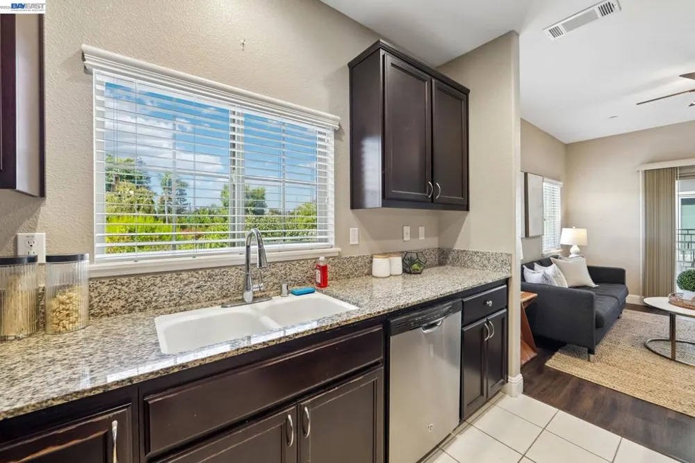 1252 Detroit Ave #5 Concord, CA 94520